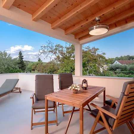 Panoramic Retreat Vrboska